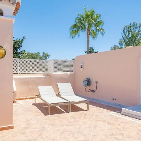 Close To The With A Roof Terrace * 埃斯特波纳